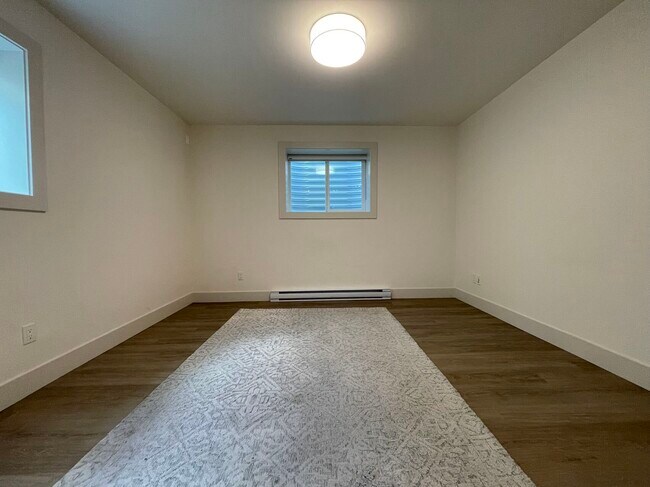 Photo - 19768-1975B 75B Ave