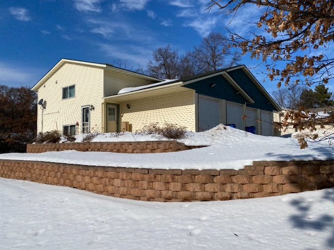 Photo - 2447 Main St S