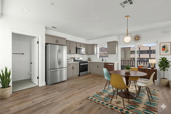 Building Photo - 860 N Hudson Ave Unit 860 N Hudson