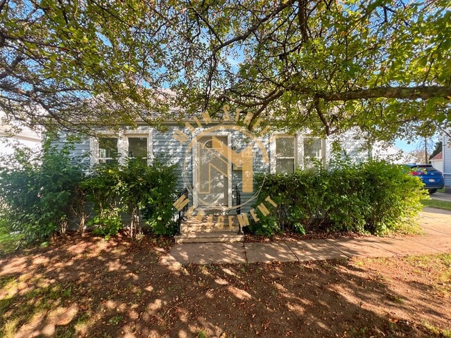 Building Photo - 2 Bed 1 Bath Single Family Home