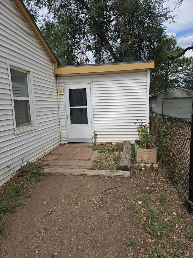 Building Photo - 1122 W Myrtle St Unit 2 Rental