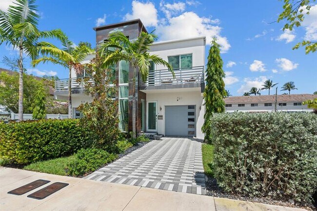 Photo - 636 NE 8th Ave