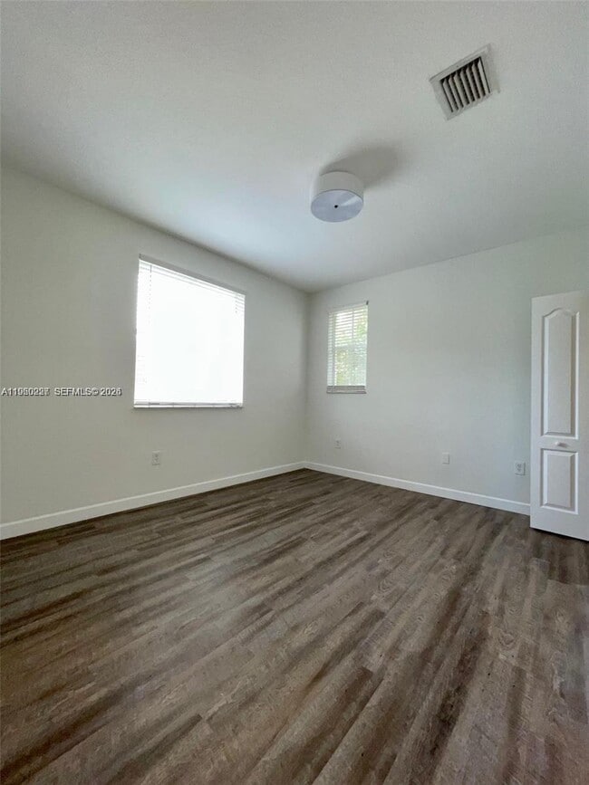 Building Photo - 2637 SE 16th Terrace