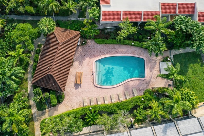 Building Photo - 5332 NE 6th Ave Unit G12