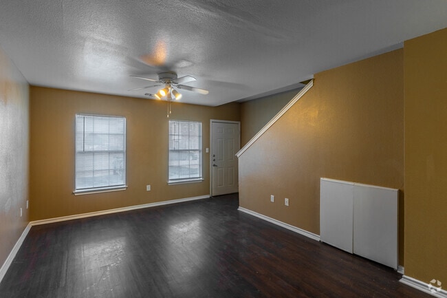 2BR, 1.5BA - 1,005SF - Living Room - Arbor Terrace Townhomes