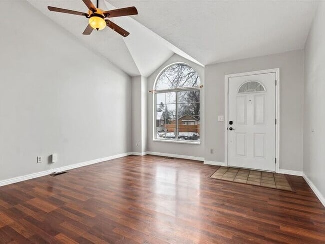 Photo - Salt Lake 3 bed 2 bath Family home