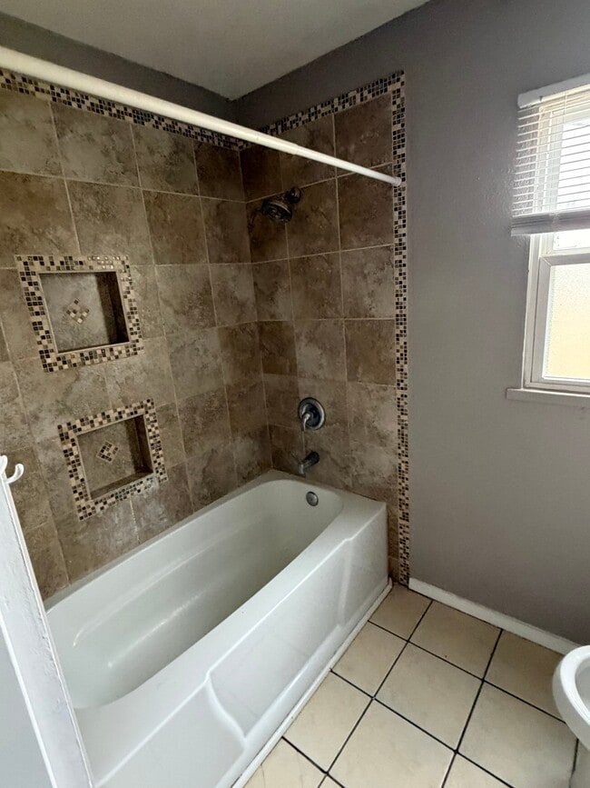 Photo - 5110 S Crockett St