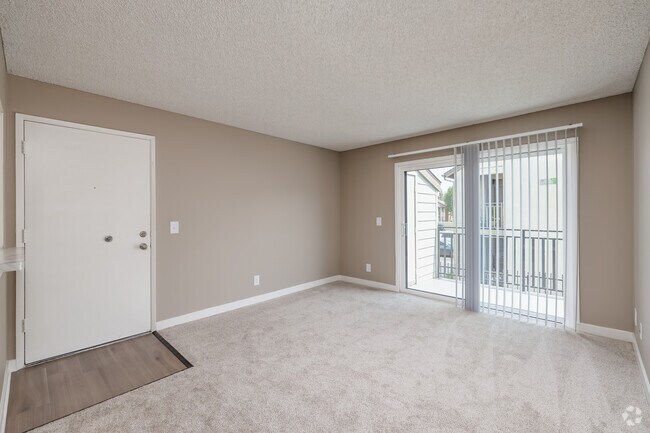 2BR, 2BA - 855SF - Living Room