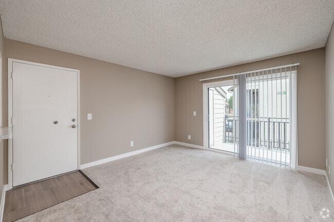 2BR, 2BA - 855SF - Living Room - Oro Vista Apartments