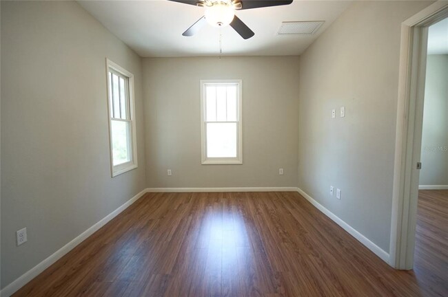 Photo - 1901 W Bristol Ave