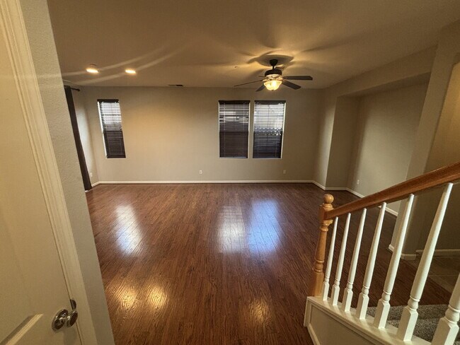 Spectacular 3 bed 2.5 bath home in Lincoln Crossing