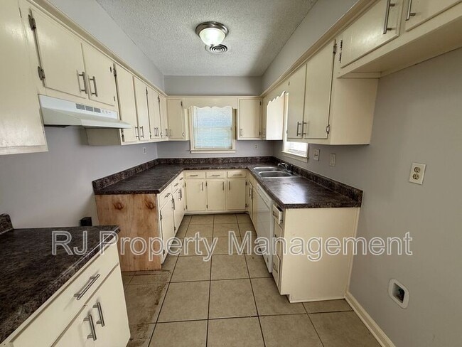 Photo - 4921 Wooddale Ave