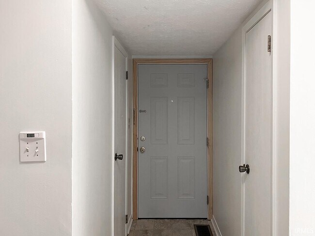 Photo - 513 E Graham Pl