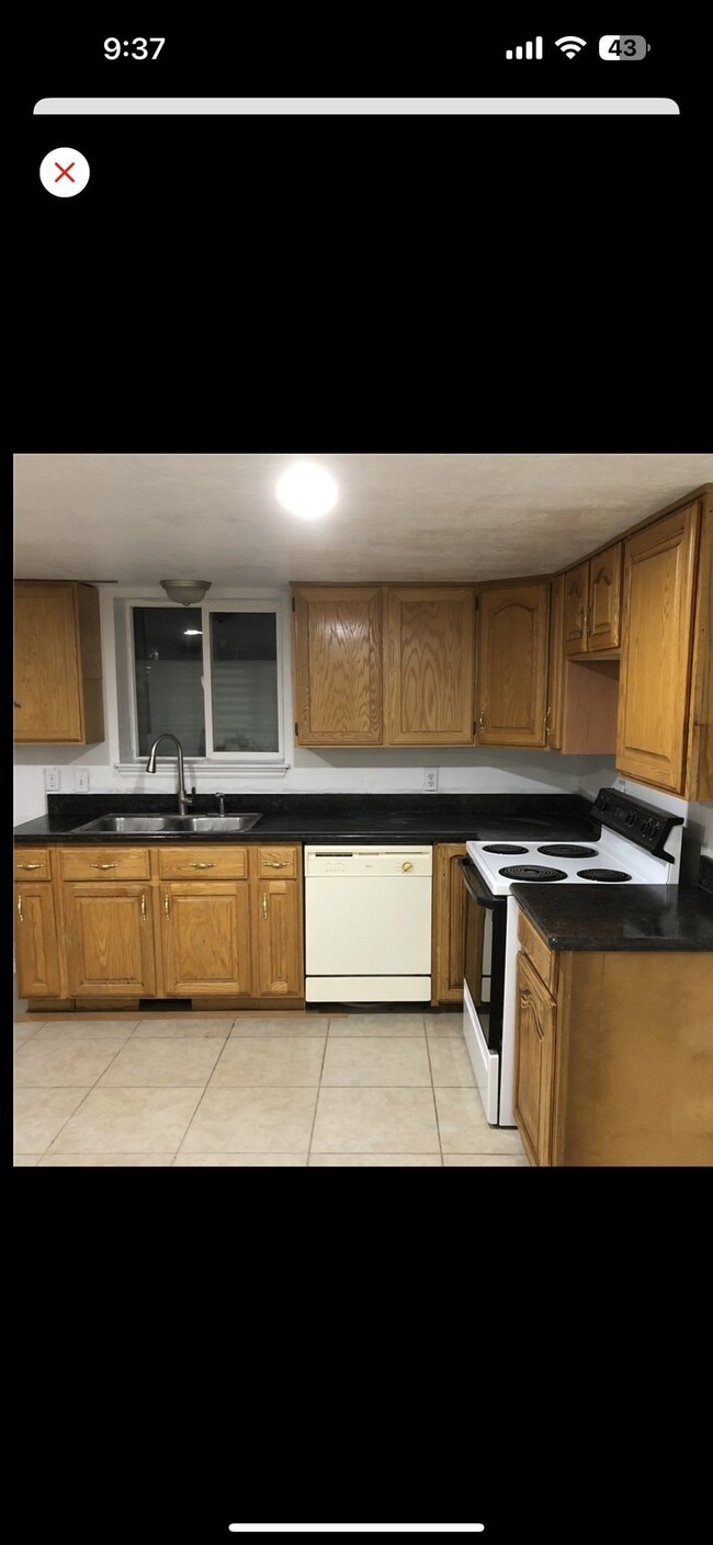 Building Photo - 236 E 600 N