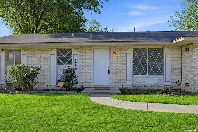 Photo - 4606 Hollyspring Dr