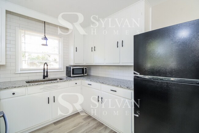 Photo - Cute, cozy and comfortable