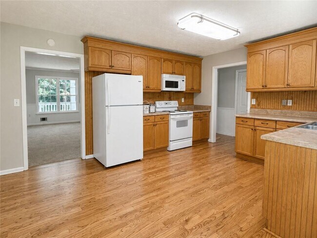 Photo - 2008 Brooks Rd SE