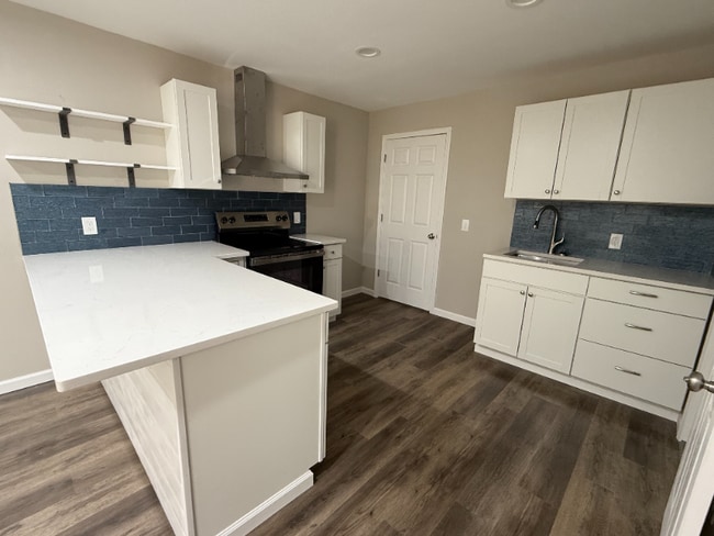 Photo - 303 E 7th St