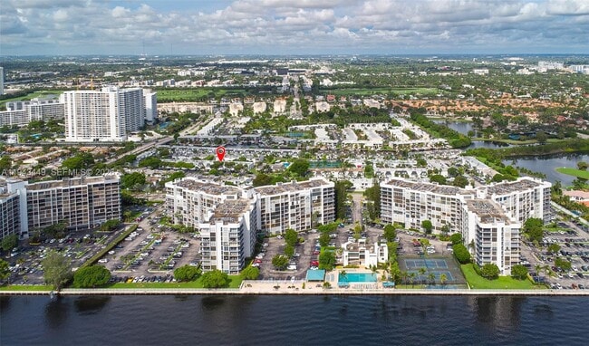 Building Photo - 808 NE 27th Ave