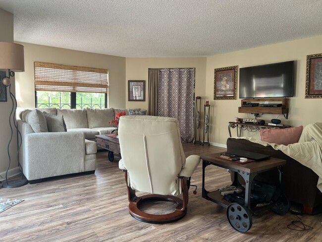 Photo - 13 Uno Lago Dr