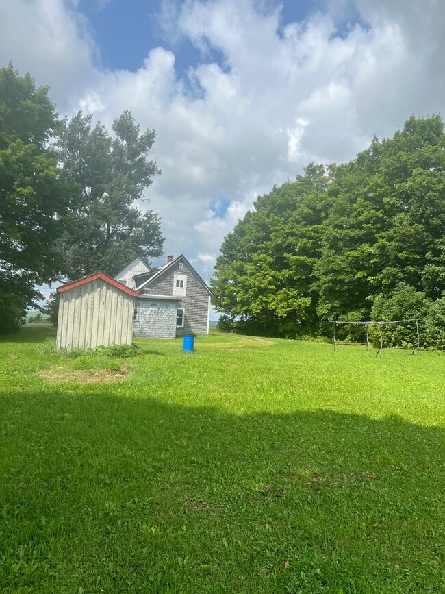 Photo - 871 Madawaska Rd