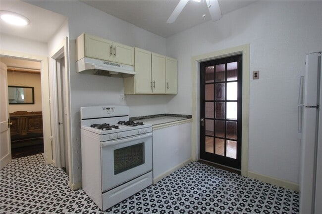 Photo - 7028 Glades Ave