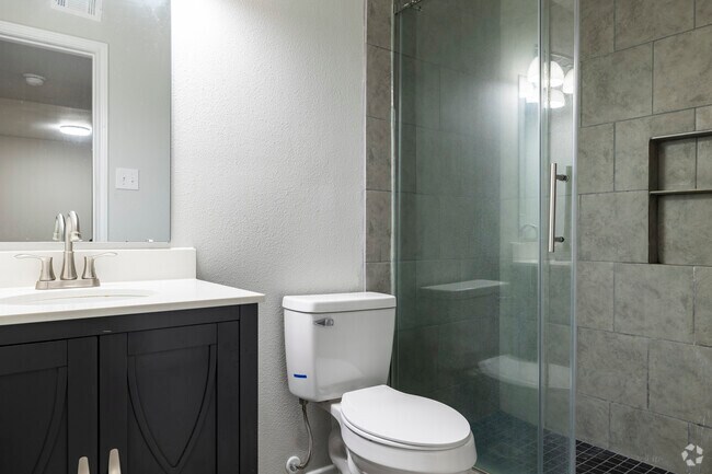 1BR/1BA 521 SF - Bathroom (Unit 2) - ROOKWOOD GOLF APARTMENTS