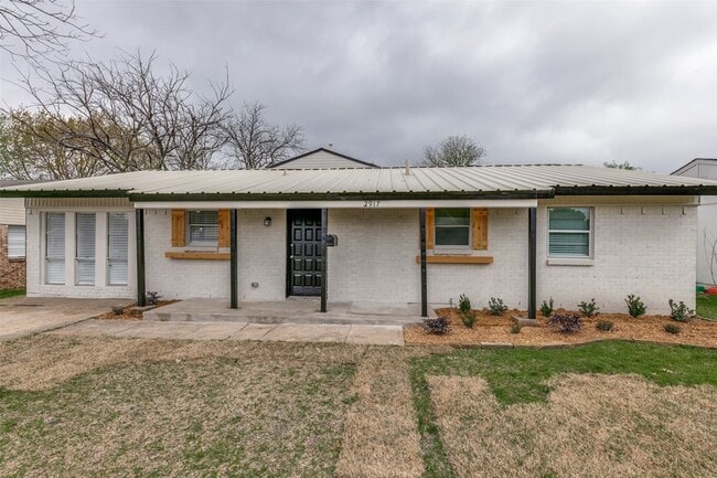 Building Photo - 2917 Dale Dr