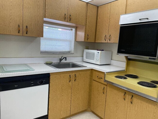 Photo - 9423 S Hollybrook Lake Dr Unit 203