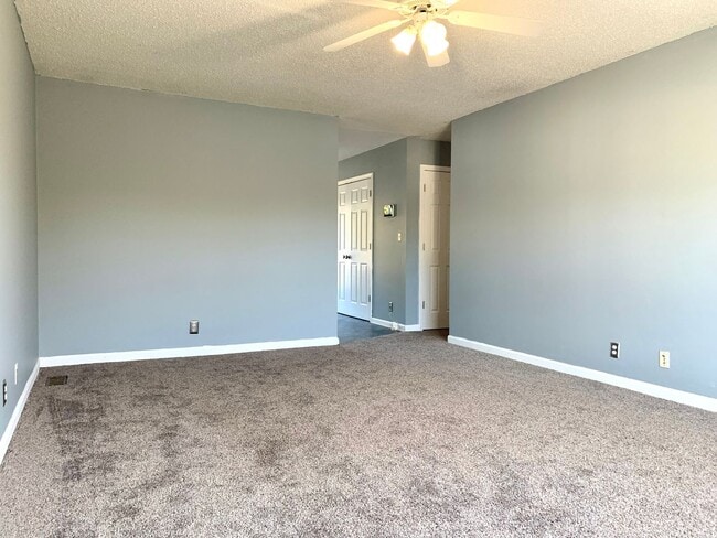 Photo - 232 Senator Dr