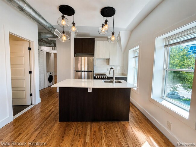 Photo - 3143 Trumbull Unit 301