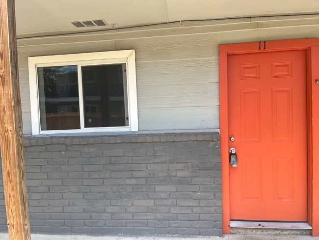 Building Photo - 2 Bedroom, central Air/Heat apartment for ... Unit #11