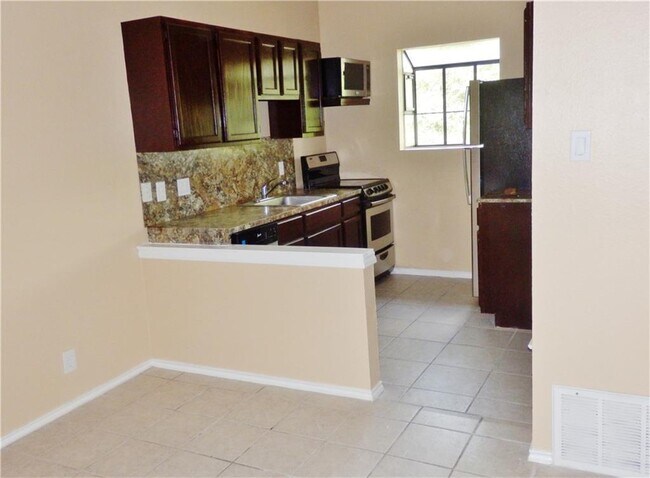 Photo - 3206 King St Unit 208