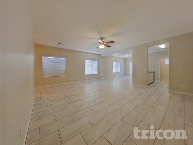 Photo - 442 E Cheyenne Rd