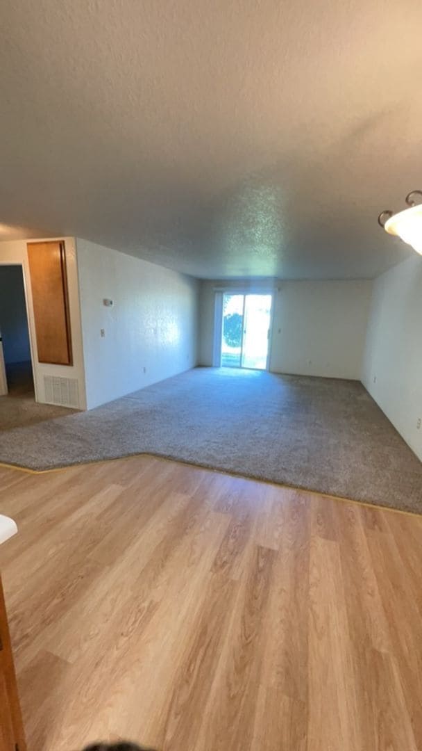 Photo - 1400-1402 SW Kokanee Ln