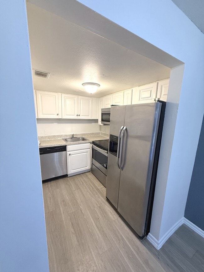 2527 N Alafaya Trail