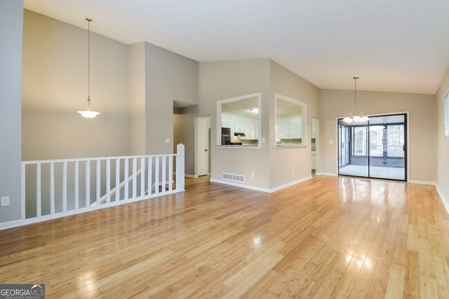 Photo - 640 Butterfield Ln