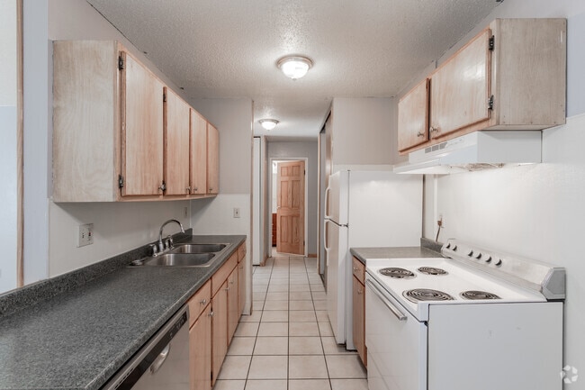 1BR, 1BA - 600 SF