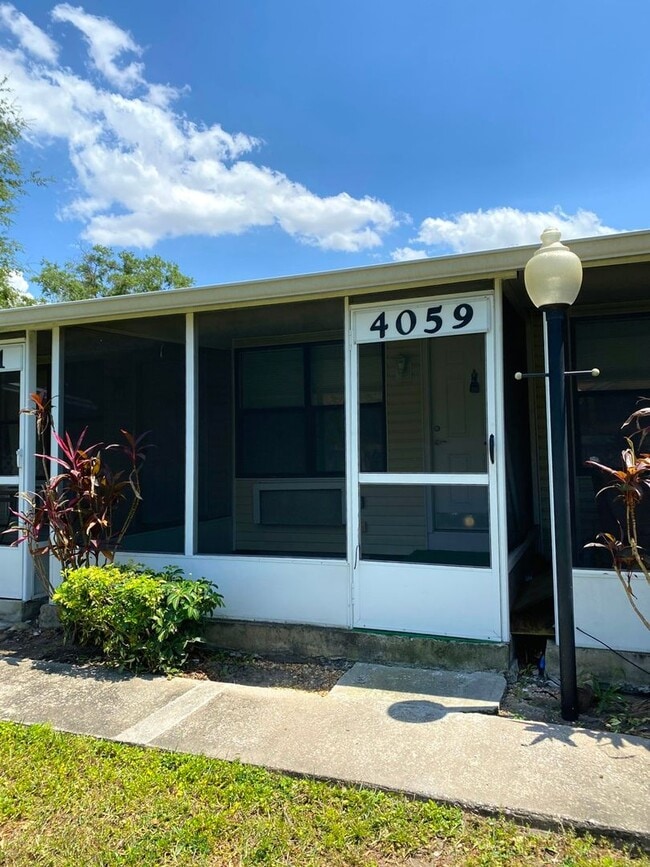 Cozy Studio with Screened Porch - Cozy Studio with Screened Porch Condo