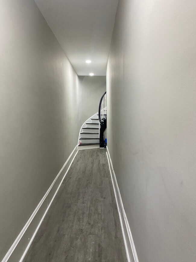 Photo - 1523 W Lexington St Unit Apt 4