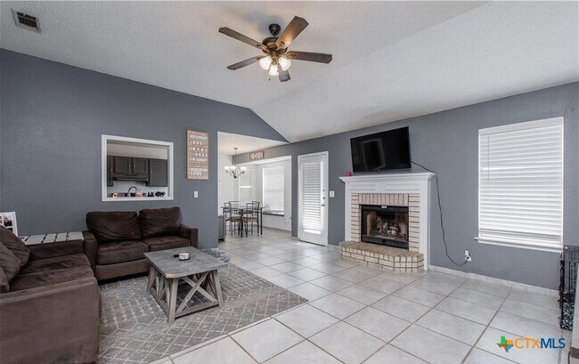 Photo - 1410 Windsor Cir