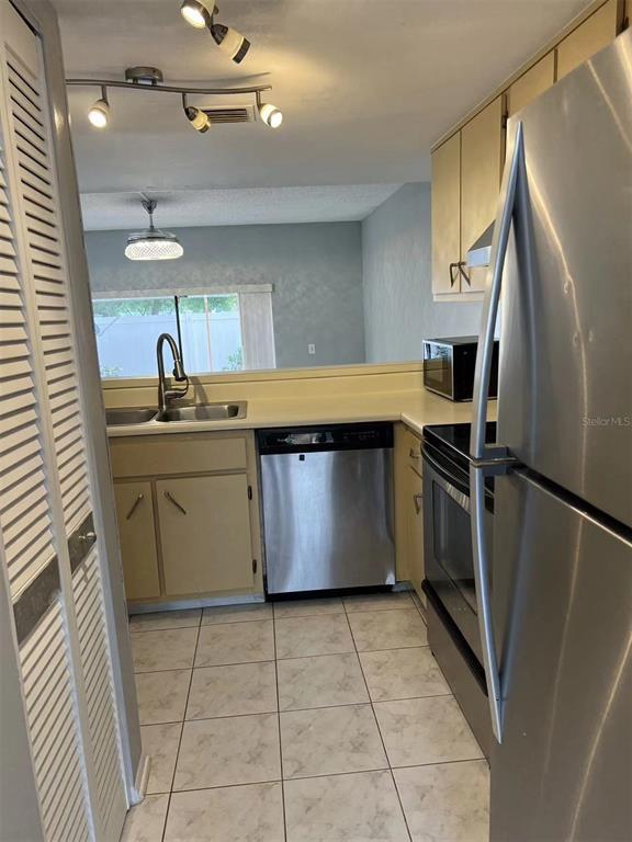 Photo - 5812 Windhover Dr Unidad 5812