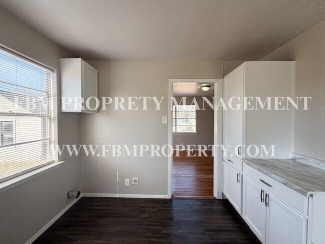 Photo - 410 N Flat St