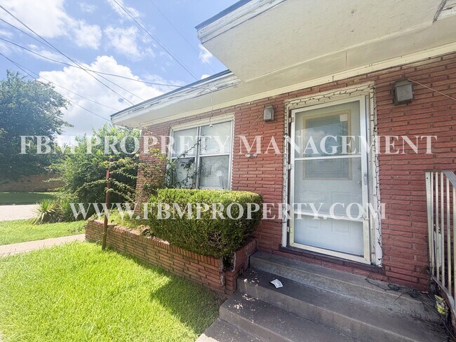 Building Photo - 900 E 6th Ave Unit 2