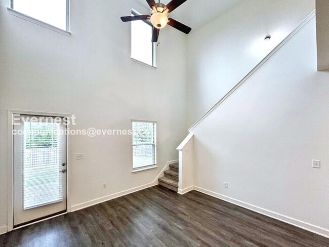 Photo - 787 Coopers Way