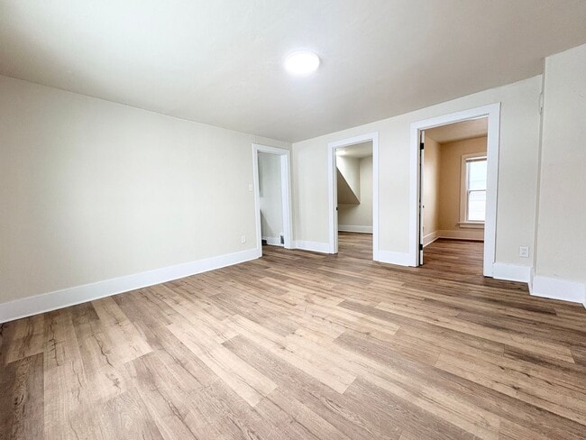 Photo - 520 12th Ave