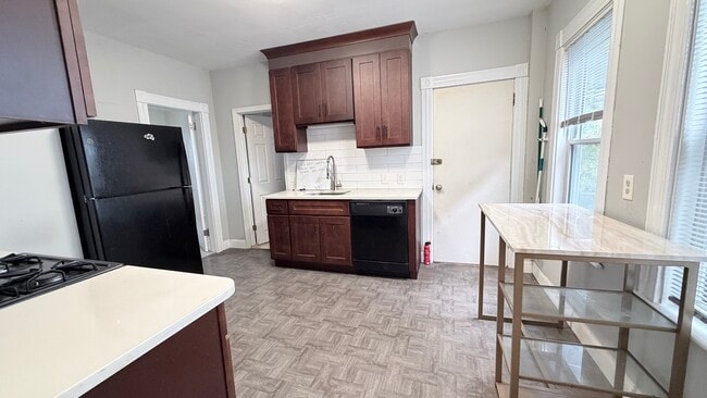 Photo - 76 Antwerp St Unit # 1