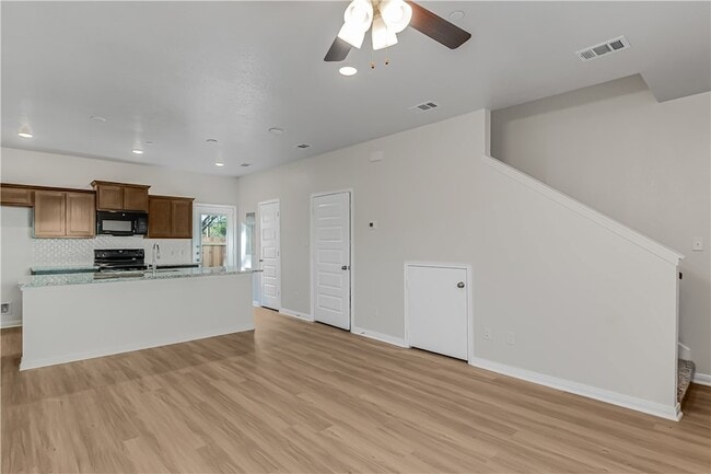 Photo - 601 W 24th St