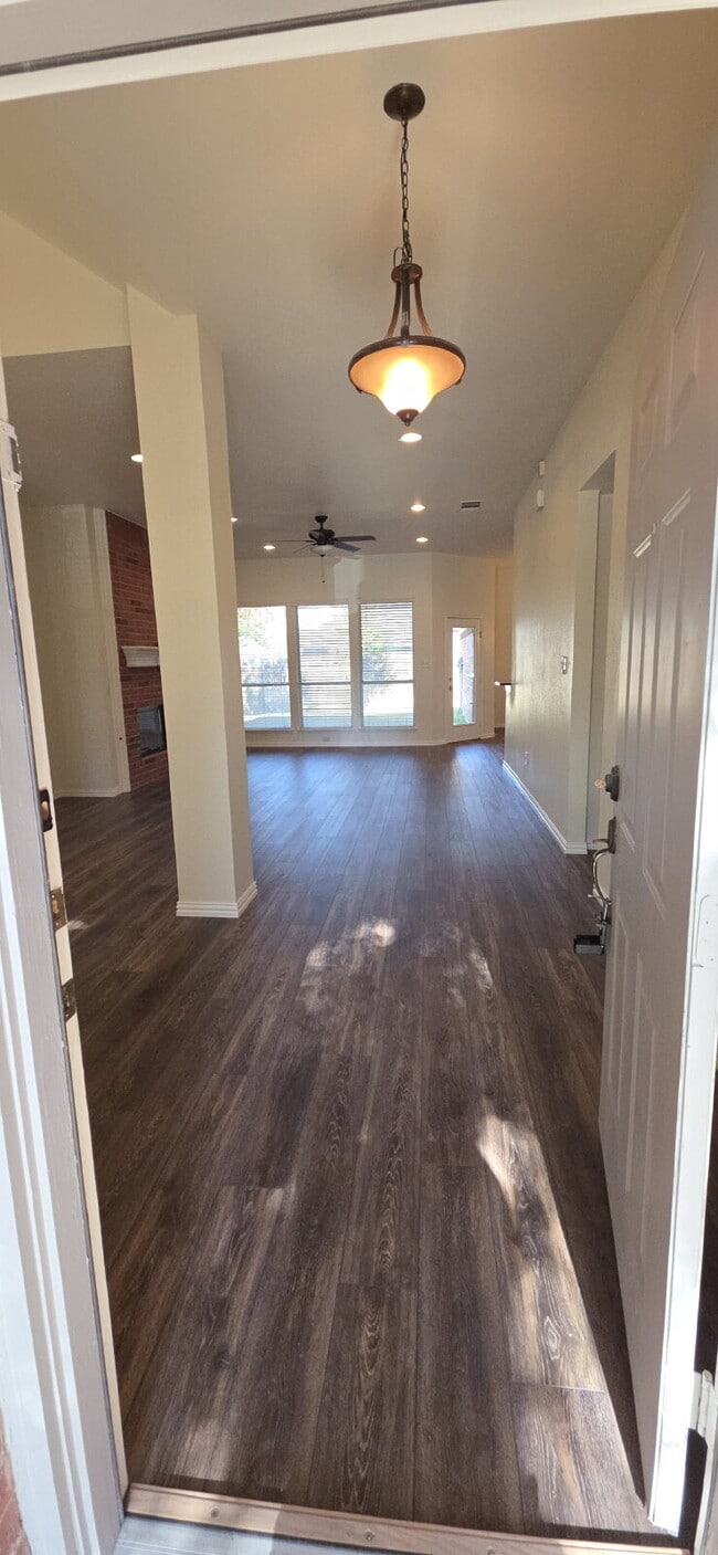 Building Photo - Beautifully Remodeled Home in Mansfield ISD – Corner Lot with Modern Upgrades!