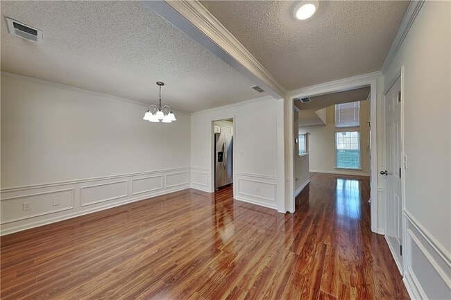 Photo - 595 Alstonefield Dr